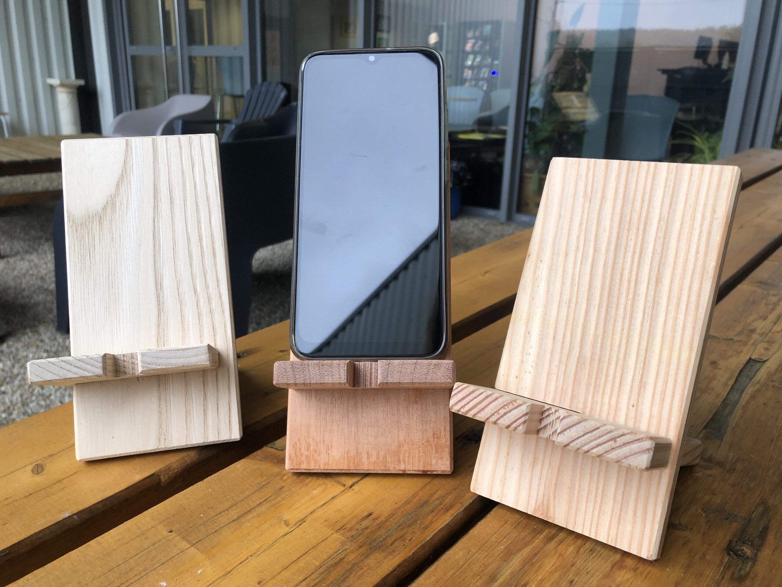 Support de téléphone en bois